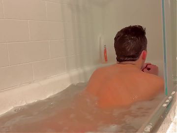 Houseboys hot bath